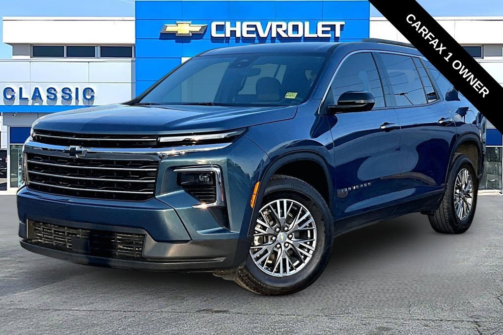 Used 2026 Chevrolet Traverse LT w/ Driver Confidence Package FWD image 2