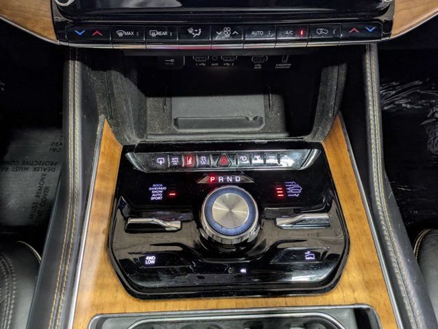 Used 2022 Jeep Grand Wagoneer Series III w/ Rear Seat Video Group 1 AWD/4WD image 22