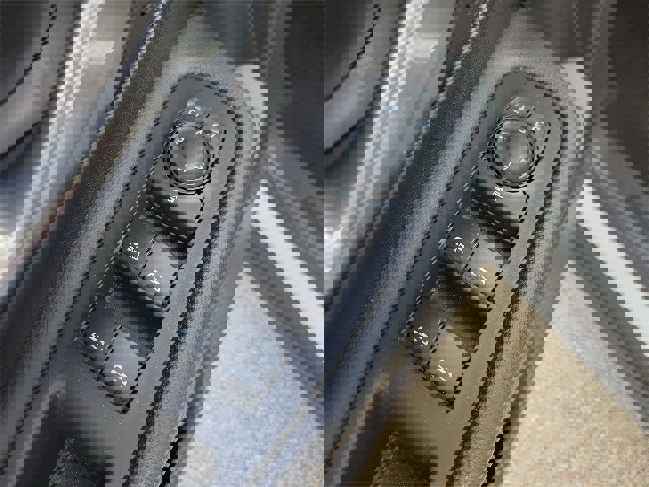 Used 2023 GMC Terrain SLT image 14