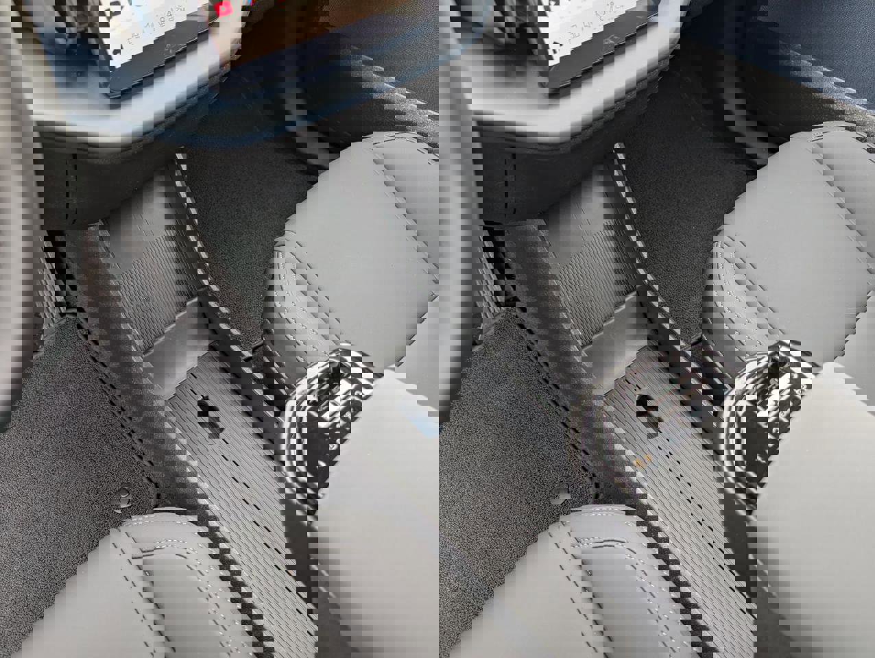 Used 2025 Volvo EX30 Ultra w/ Climate Package image 21