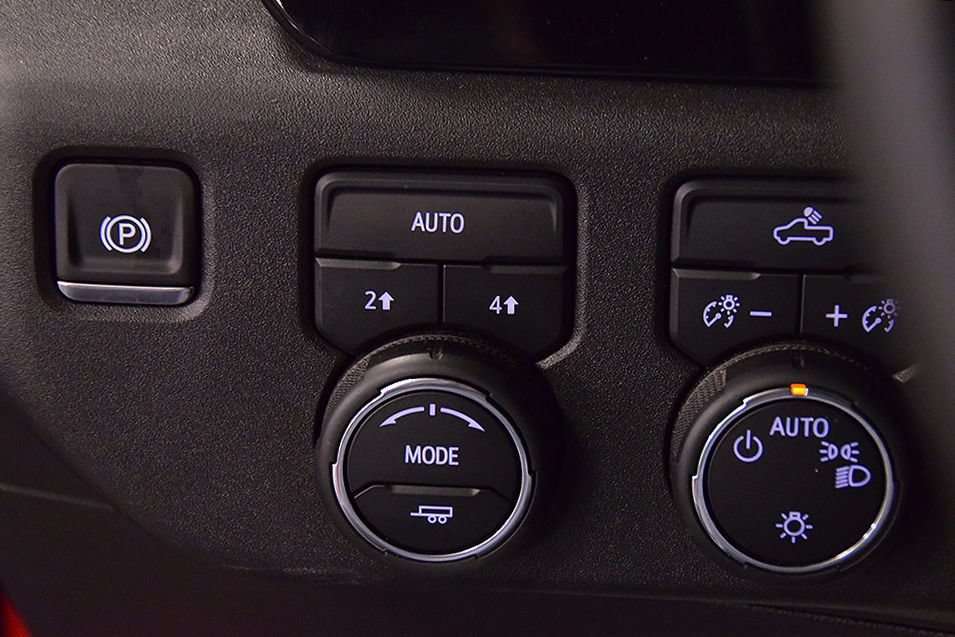 Used 2025 Chevrolet Silverado 1500 LT AWD/4WD image 22