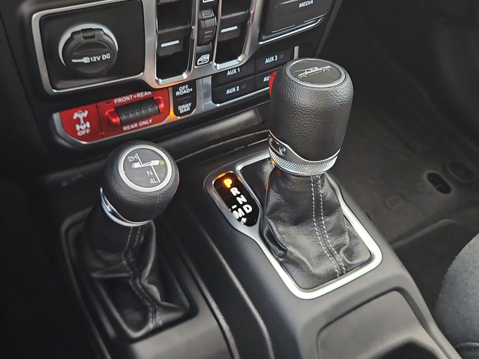 Used 2024 Jeep Gladiator Rubicon w/ Safety Group AWD/4WD image 16