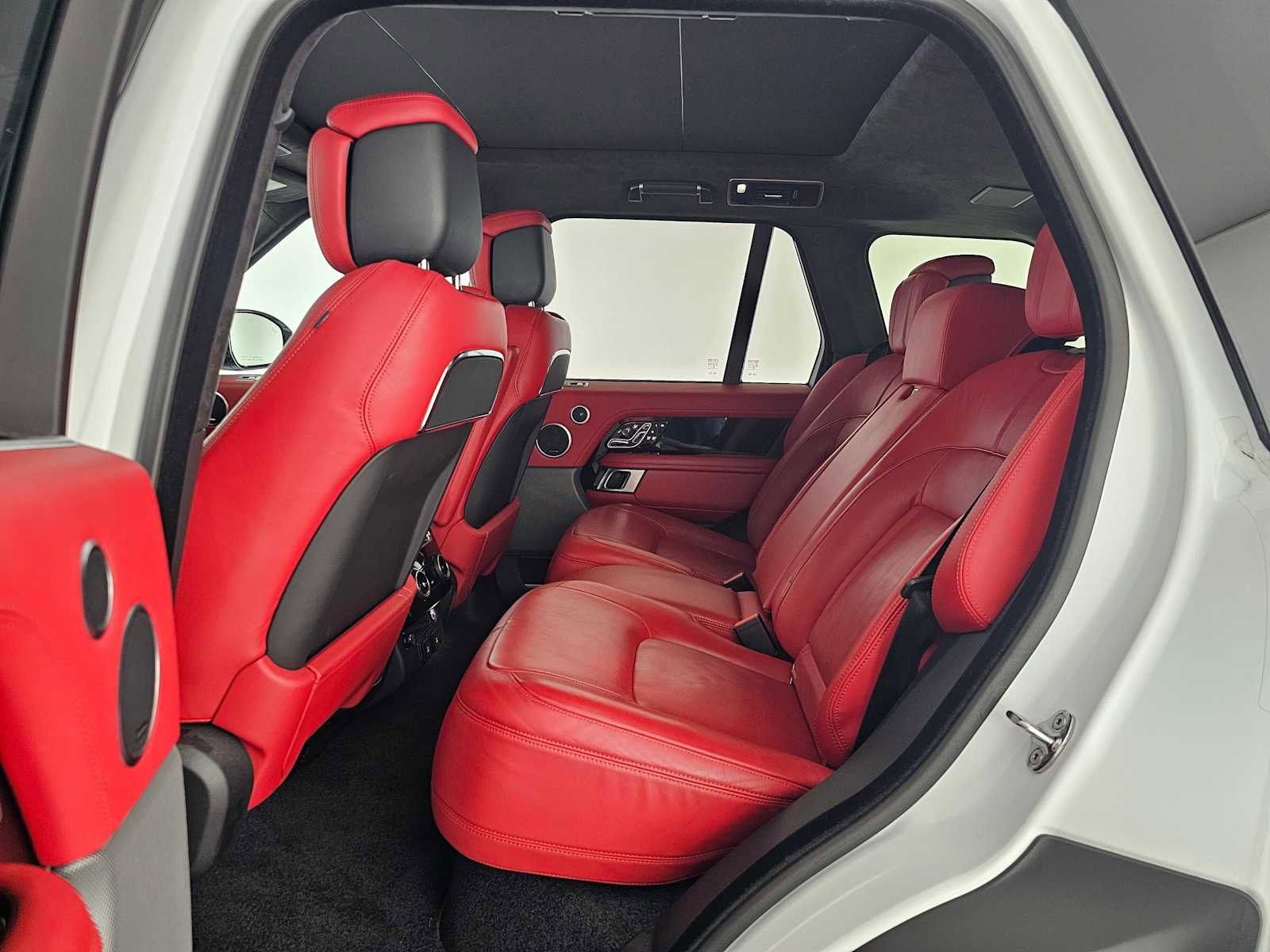 Used 2020 Land Rover Range Rover Autobiography image 16