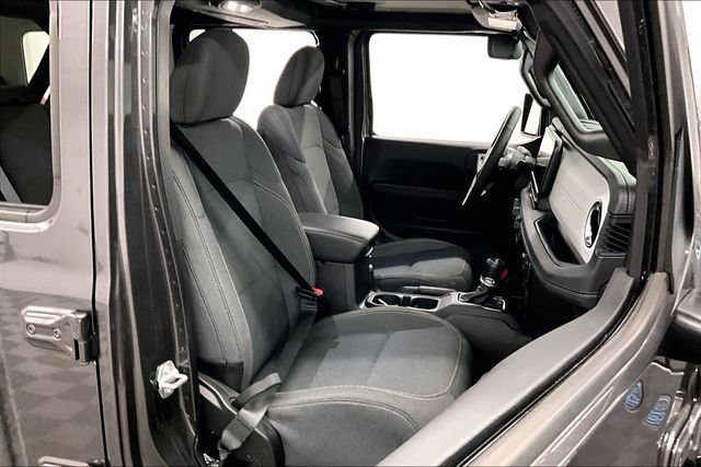 Used 2025 Jeep Wrangler Unlimited Sahara AWD/4WD image 8