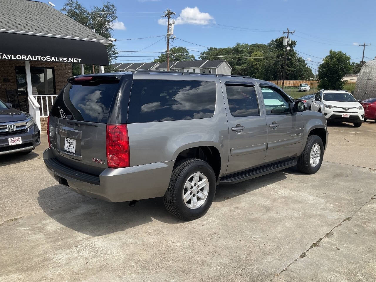 Used 2009 GMC Yukon XL SLE w/ Convenience Package RWD image 3