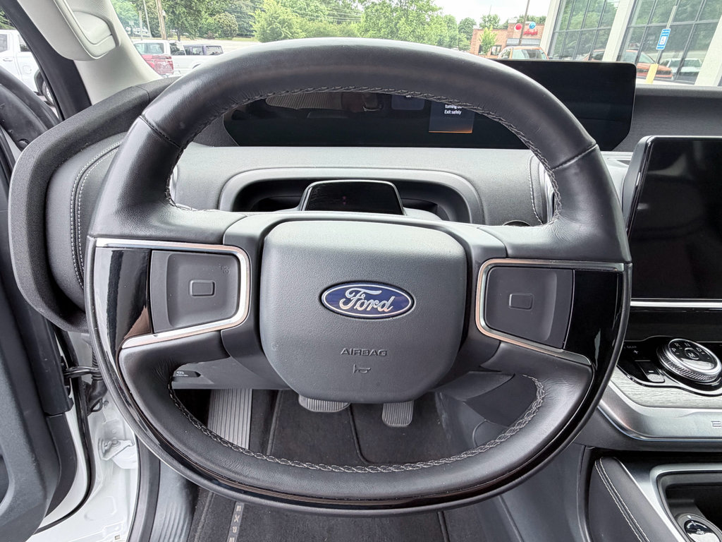Used 2025 Ford Expedition Platinum AWD/4WD image 16