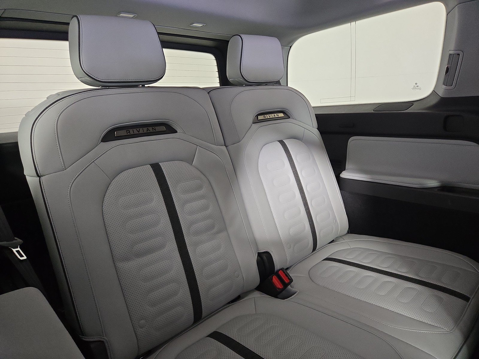 Used 2025 Rivian R1S Adventure AWD/4WD image 25