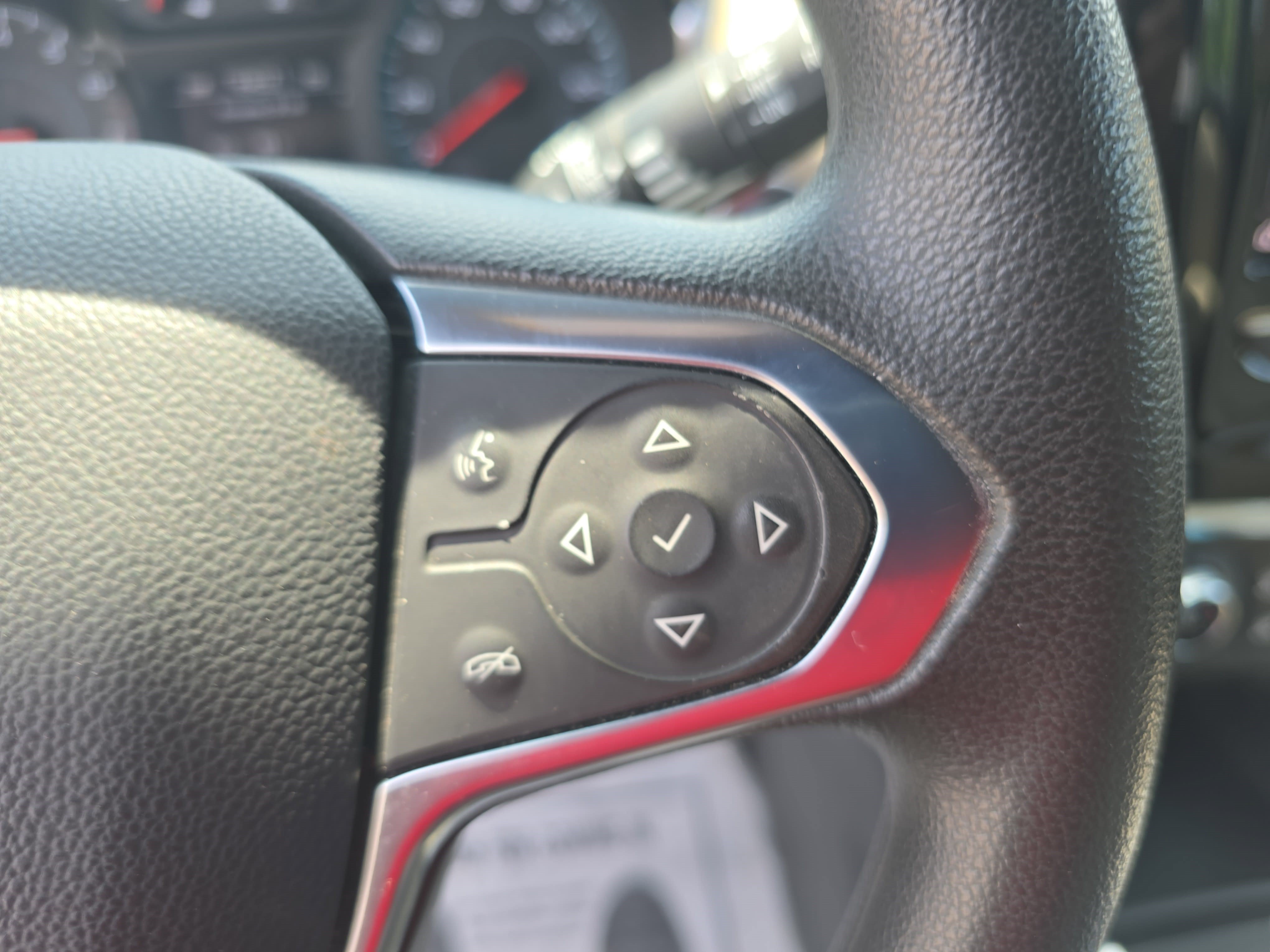 Used 2023 Chevrolet Traverse LS AWD/4WD image 17