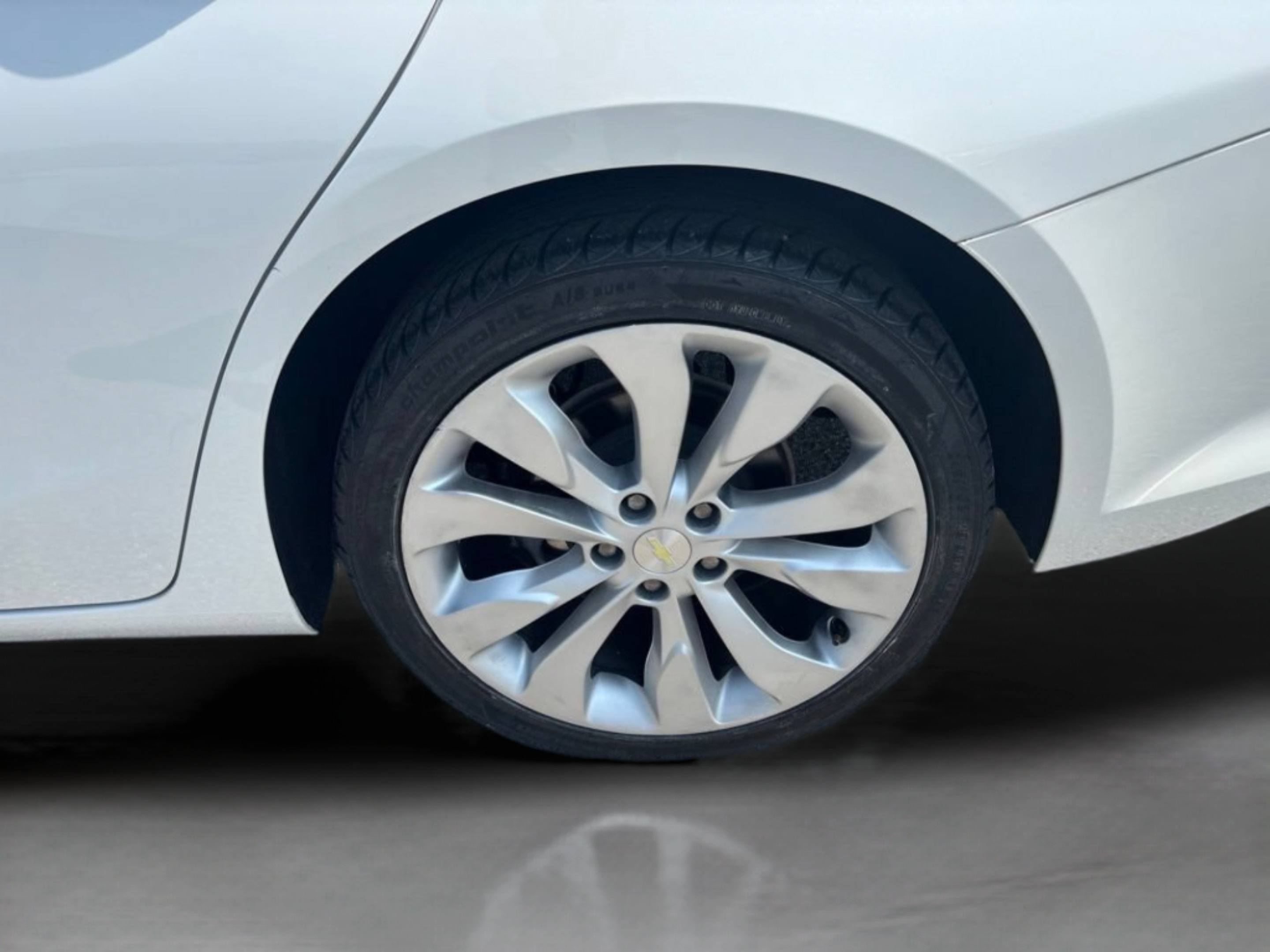 Used 2017 Chevrolet Malibu Premier w/ Premier Sun and Wheel Package FWD image 33