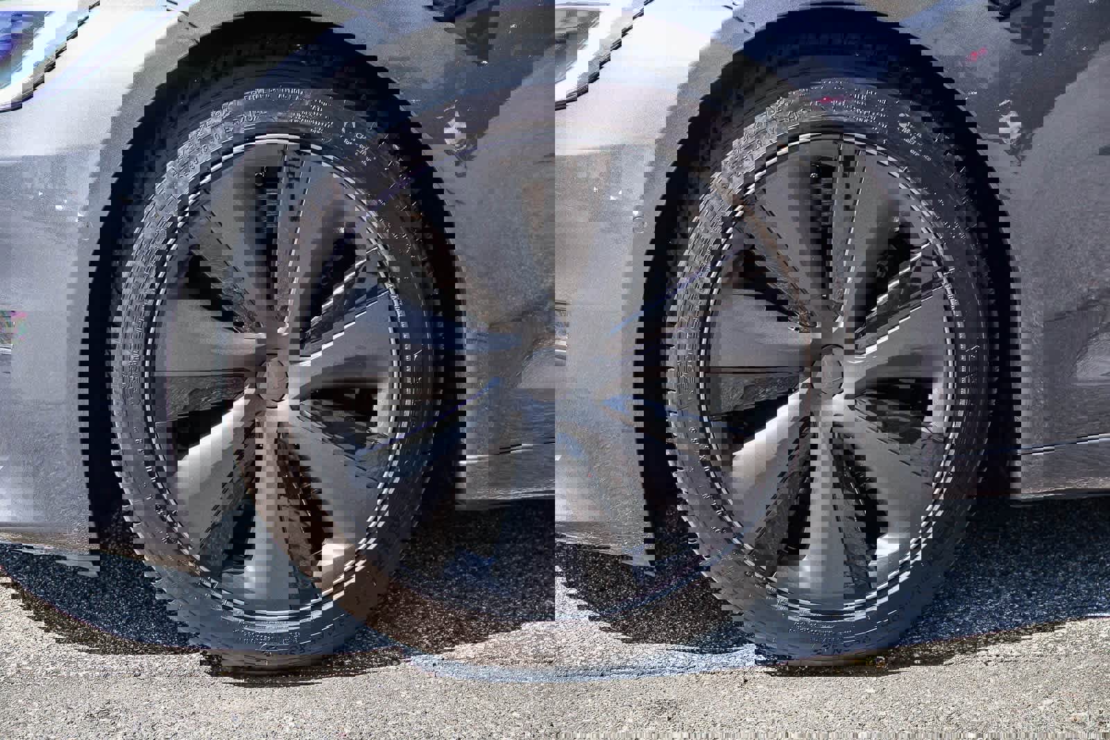 Used 2022 Tesla Model S Plaid image 9