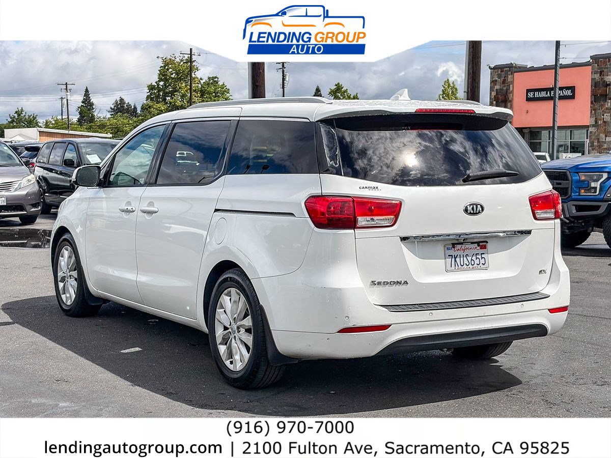 Used 2015 Kia Sedona EX w/ EX Premium Plus Package FWD image 2