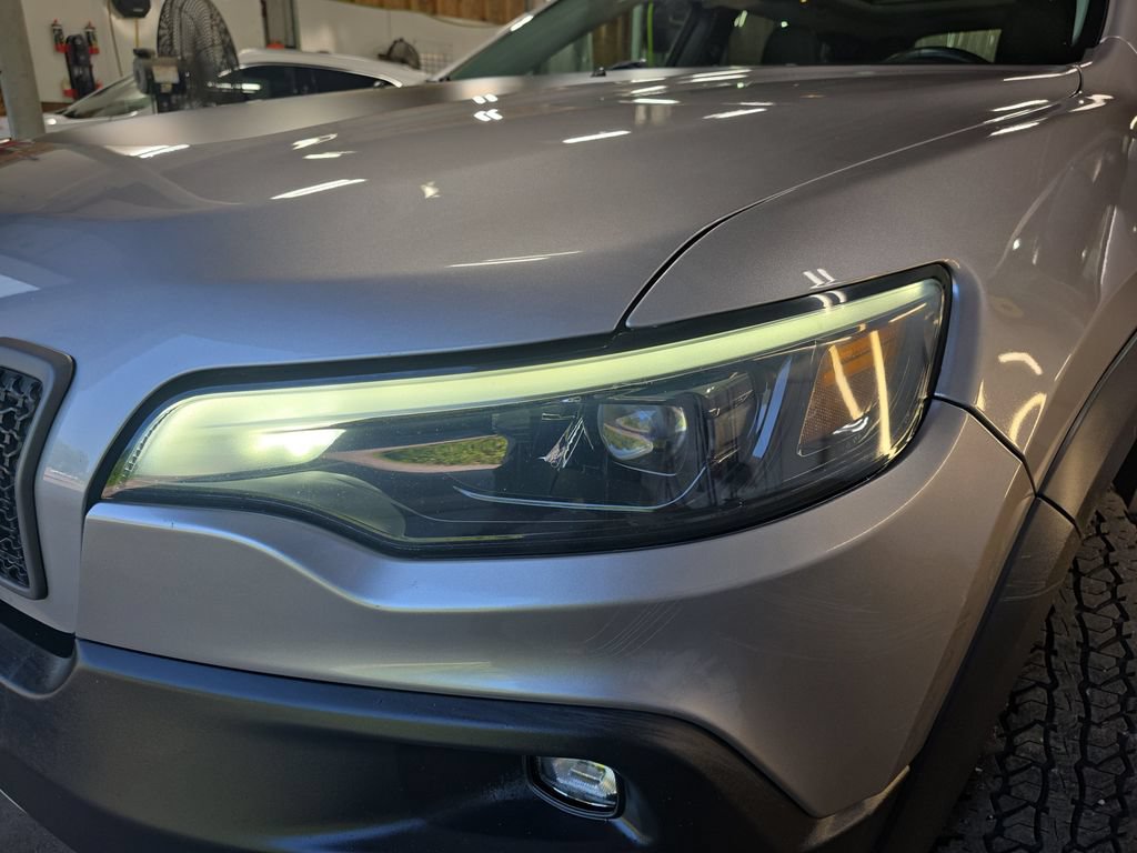 Used 2019 Jeep Cherokee Trailhawk AWD/4WD image 32
