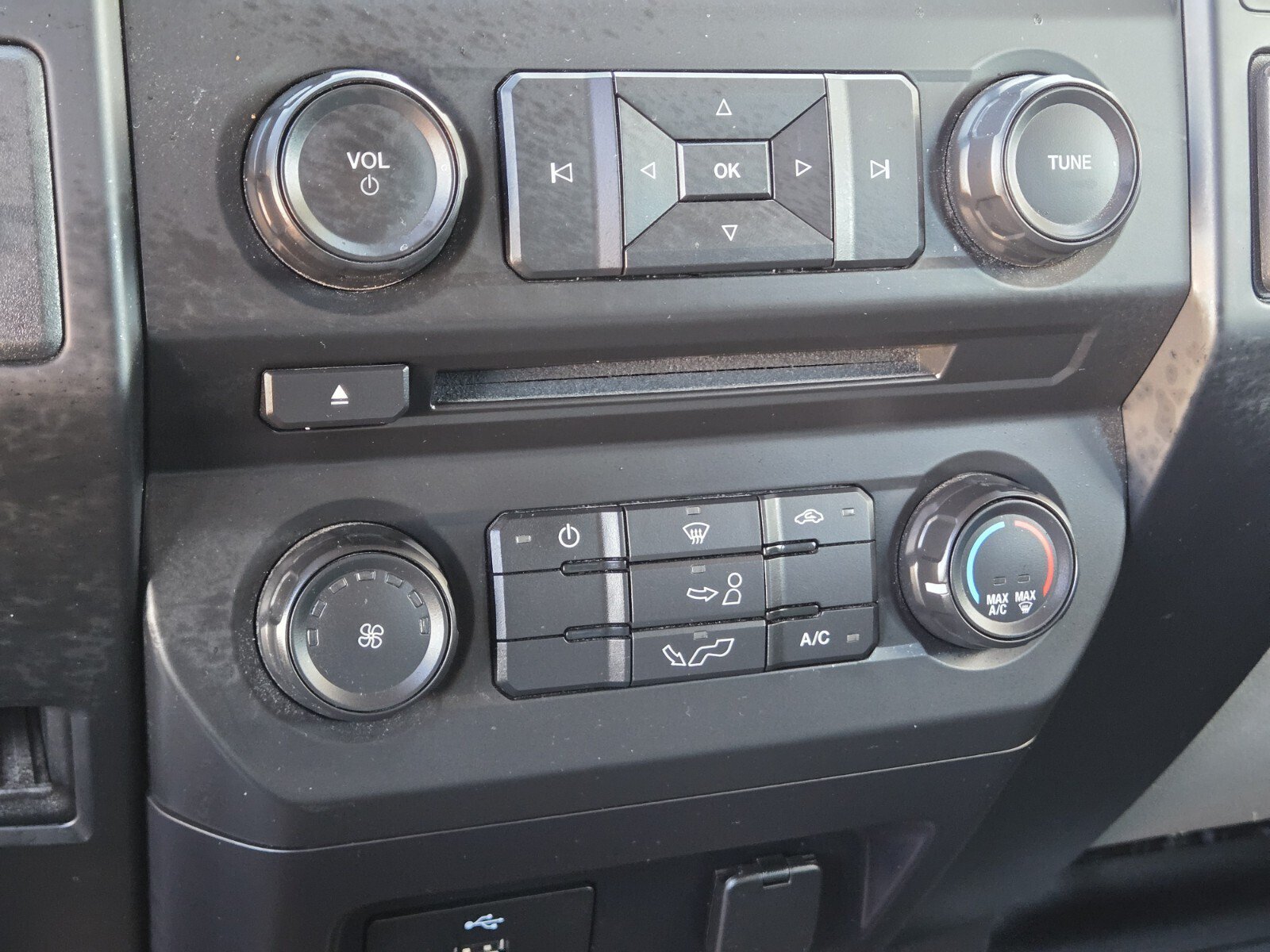 Used 2017 Ford F150 XL w/ Equipment Group 101A Mid RWD image 19