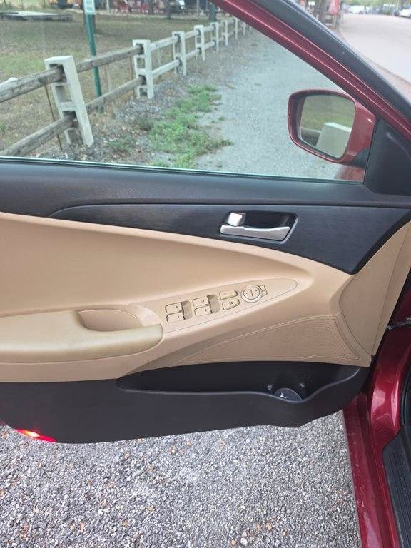 Used 2012 Hyundai Sonata GLS FWD image 2