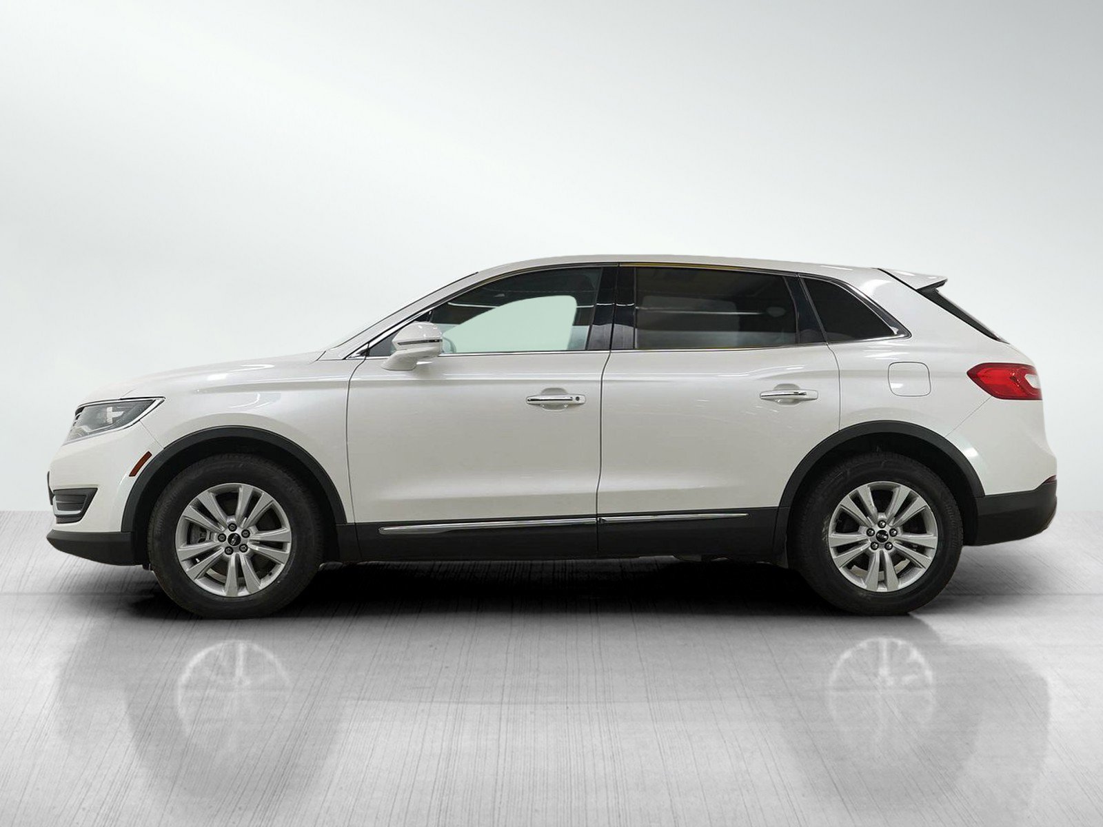 Used 2016 Lincoln MKX Premiere AWD/4WD image 2