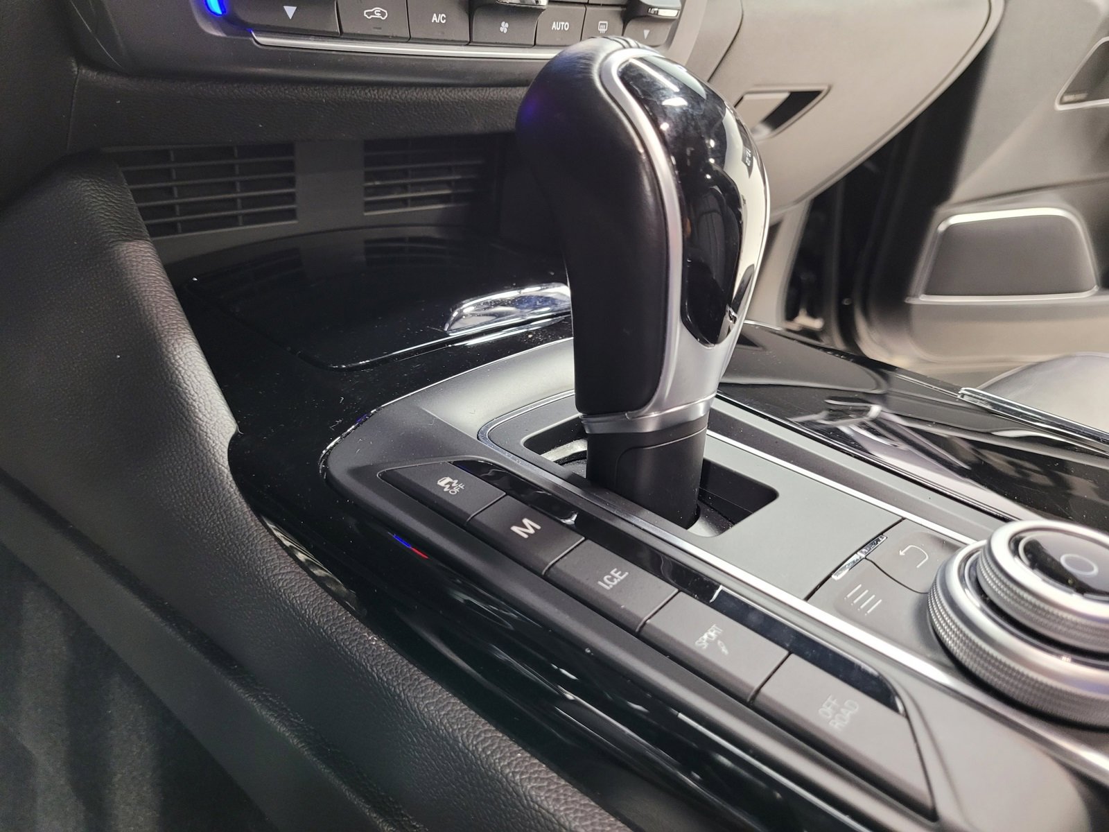 Used 2018 Maserati Levante GranSport image 31