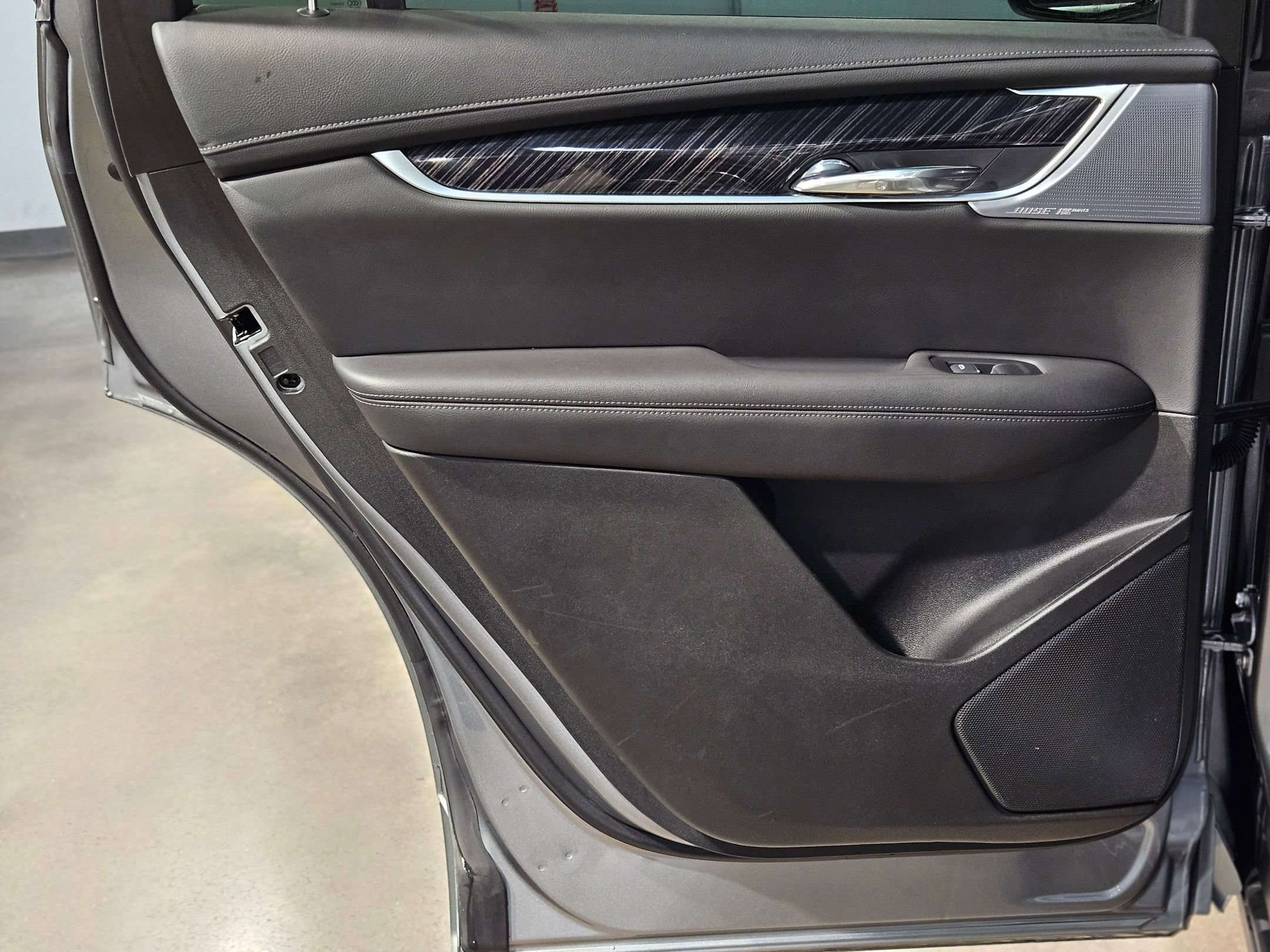 Used 2025 Cadillac XT6 Premium Luxury image 35