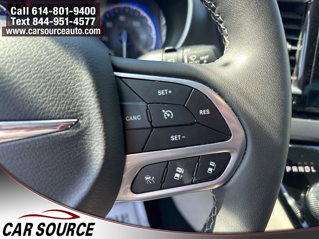 Used 2023 Chrysler Pacifica Touring-L image 16