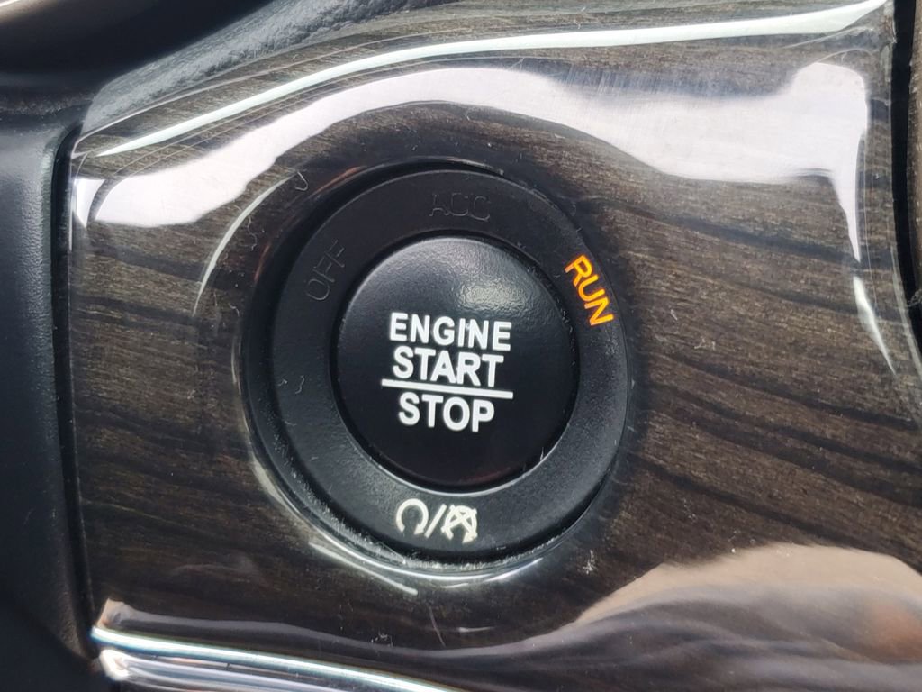 Used 2017 Jeep Grand Cherokee Overland AWD/4WD image 30