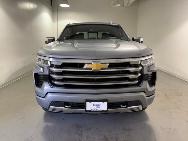 Used 2025 Chevrolet Silverado 1500 High Country AWD/4WD image 2