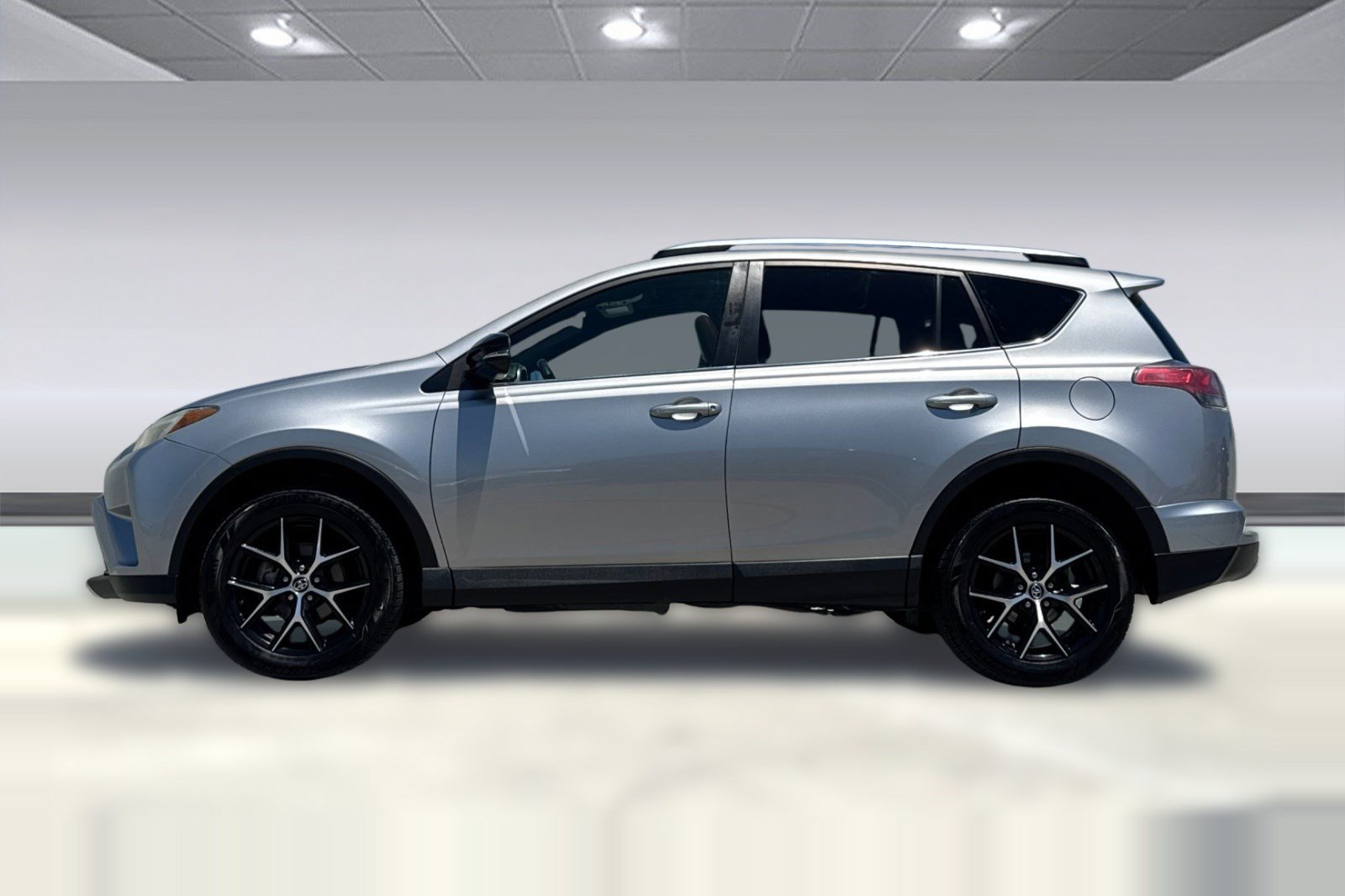 Used 2016 Toyota RAV4 SE AWD/4WD image 2