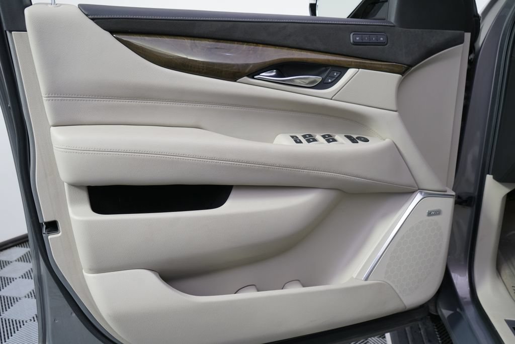 Used 2019 Cadillac Escalade Premium Luxury AWD/4WD image 23