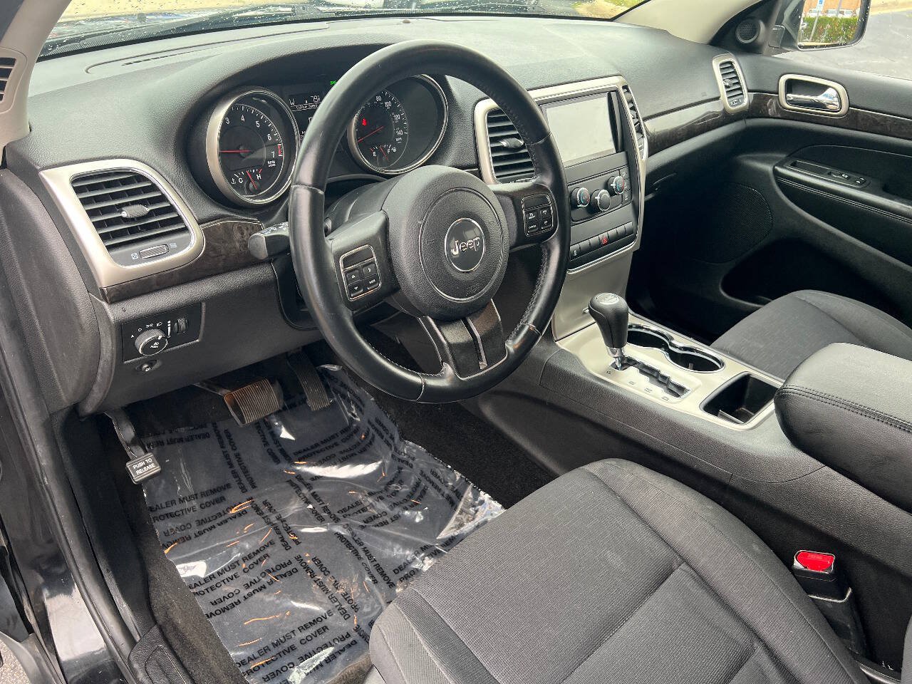 Used 2012 Jeep Grand Cherokee Laredo w/ Laredo E Group AWD/4WD image 18