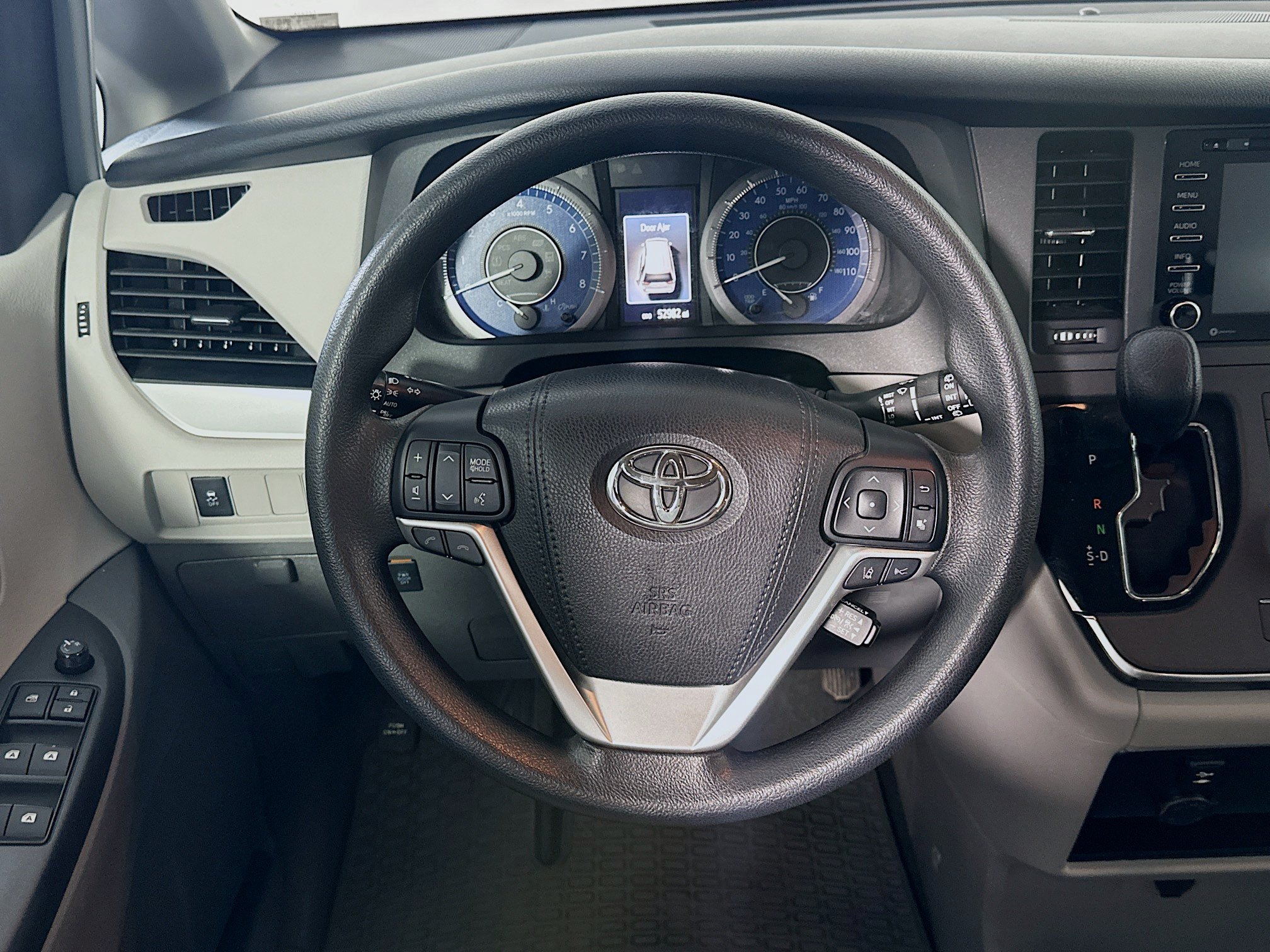 Used 2018 Toyota Sienna LE FWD image 17