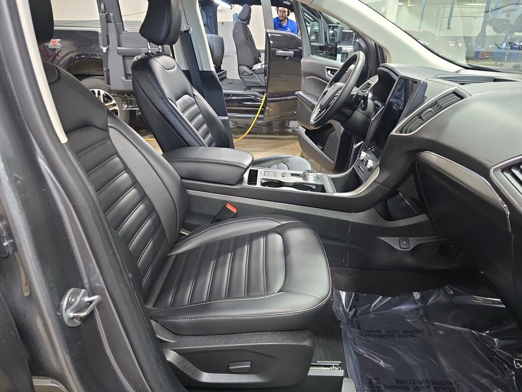 Used 2022 Ford Edge SEL w/ Convenience Package image 12