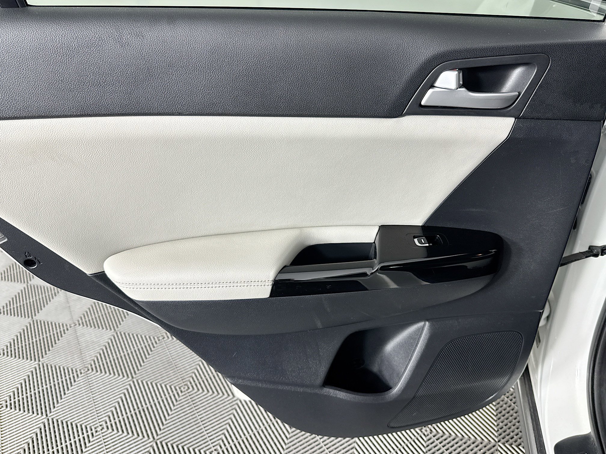 Used 2019 Kia Sportage EX w/ EX Sport Appearance Package image 25