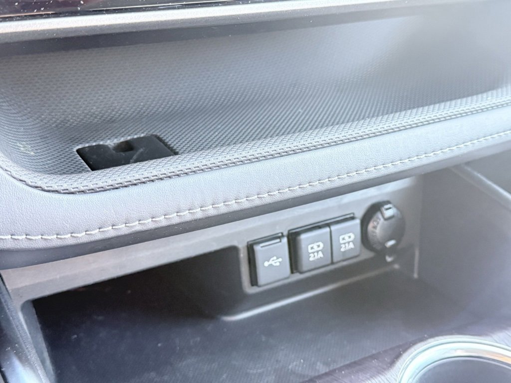 Used 2021 Toyota Highlander Limited image 18