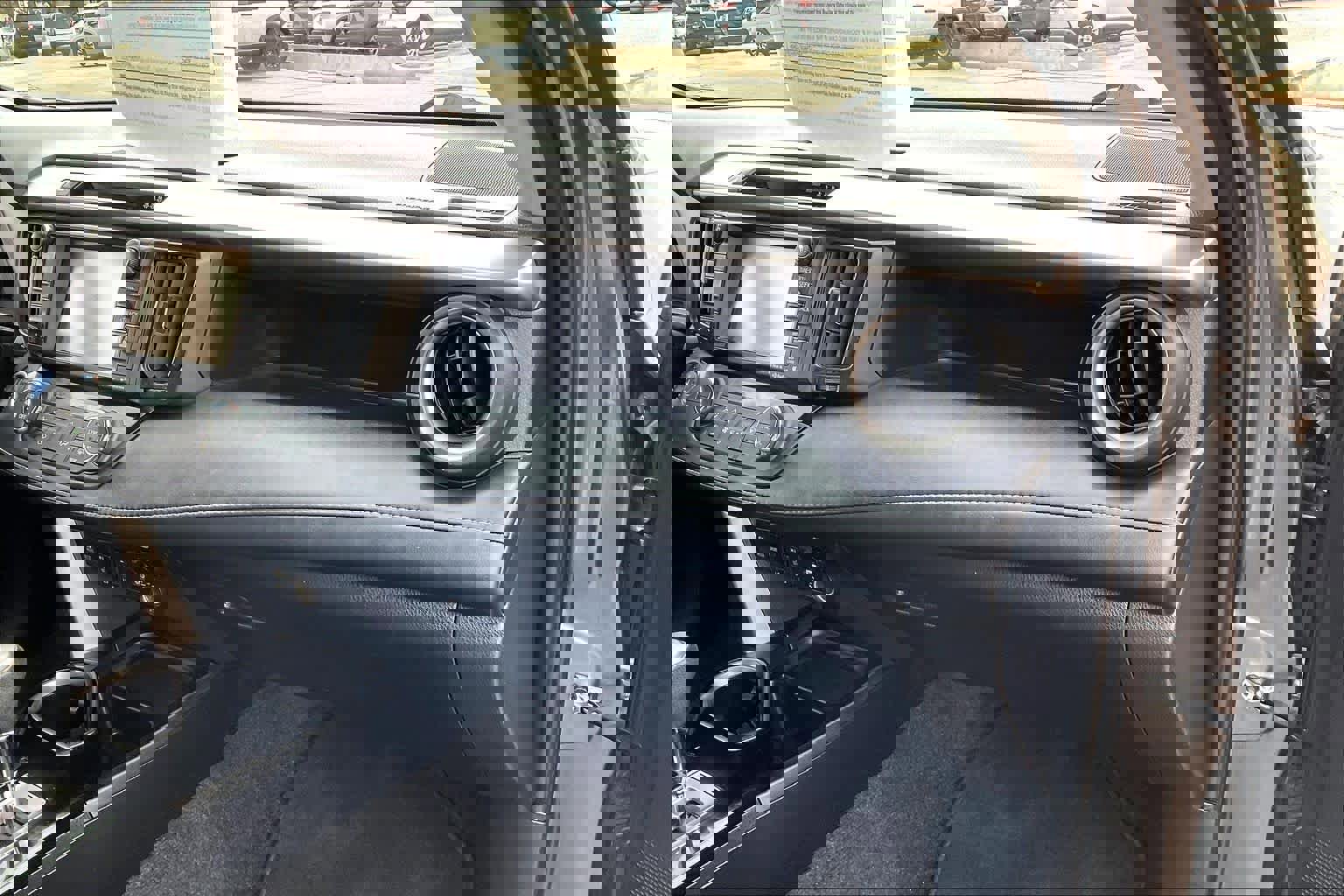 Used 2018 Toyota RAV4 Limited image 18