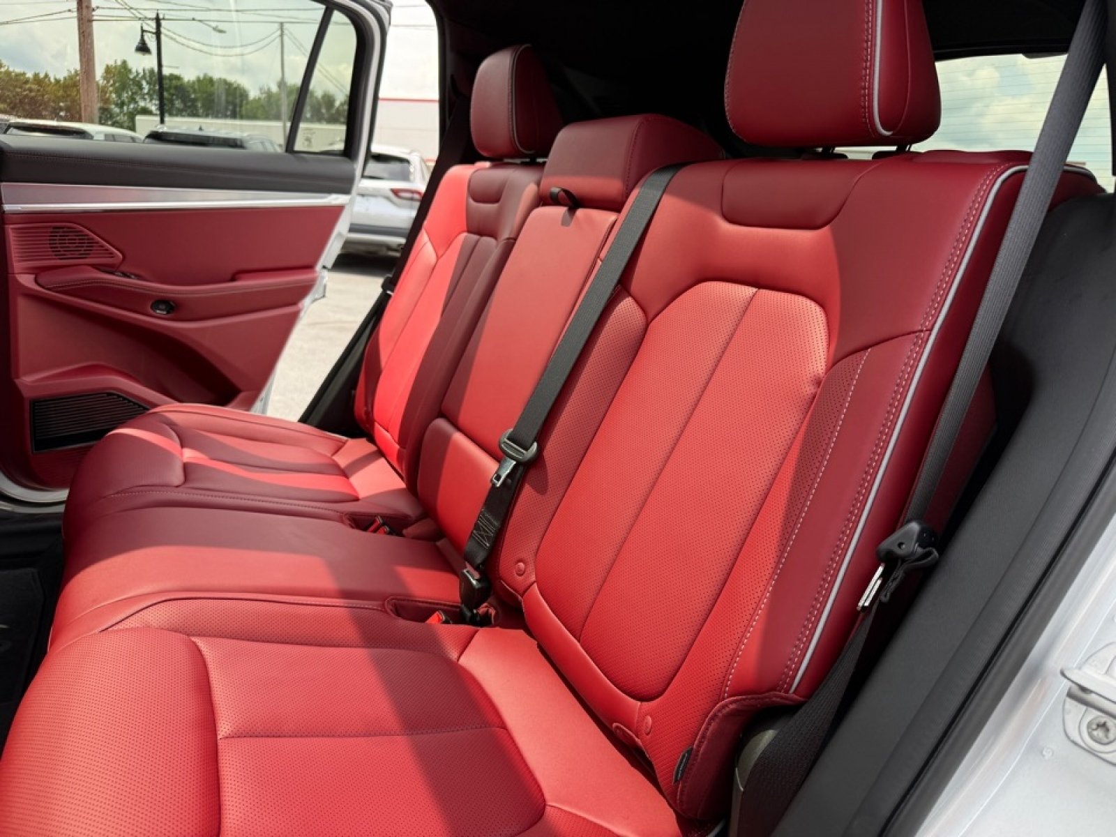 Used 2024 Jeep Wagoneer Launch Edition AWD/4WD image 35
