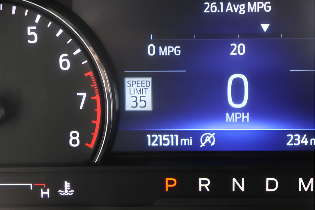 Used 2021 Ford Explorer XLT w/ Equipment Group 202A AWD/4WD image 13