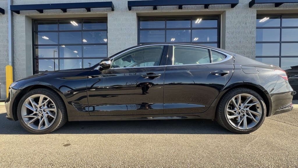 Used 2022 Genesis G70 2.0T image 4