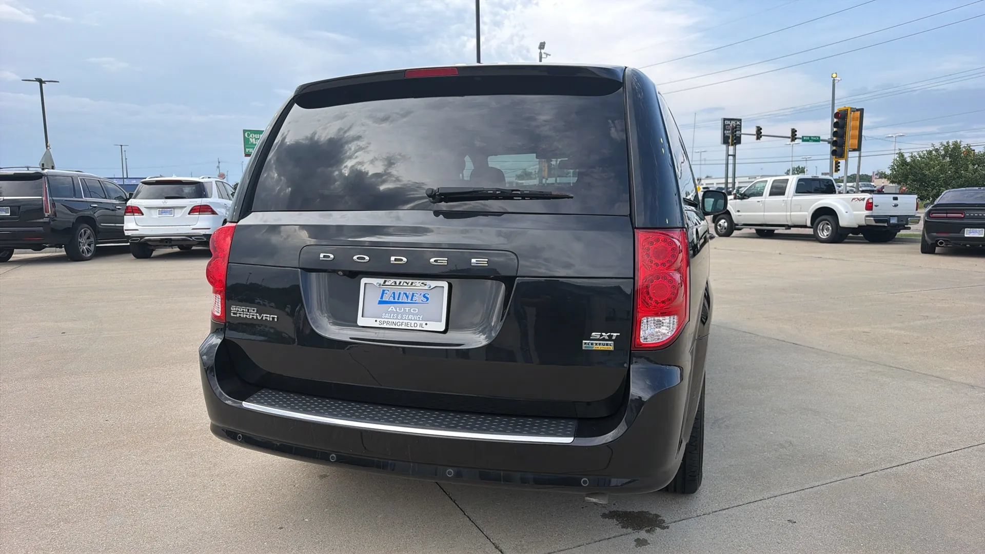 Used 2019 Dodge Grand Caravan SXT w/ Driver Convenience Group FWD image 18
