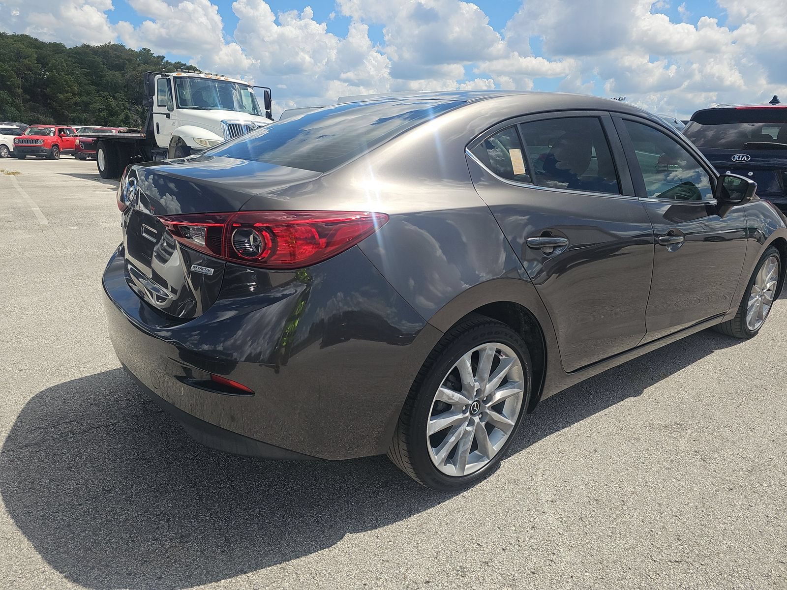 Used 2017 MAZDA MAZDA3 Touring FWD image 3