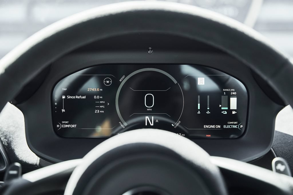 Used 2024 McLaren Artura RWD image 40