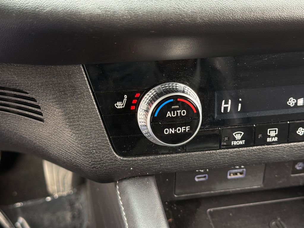 Used 2024 Mitsubishi Outlander SE image 27