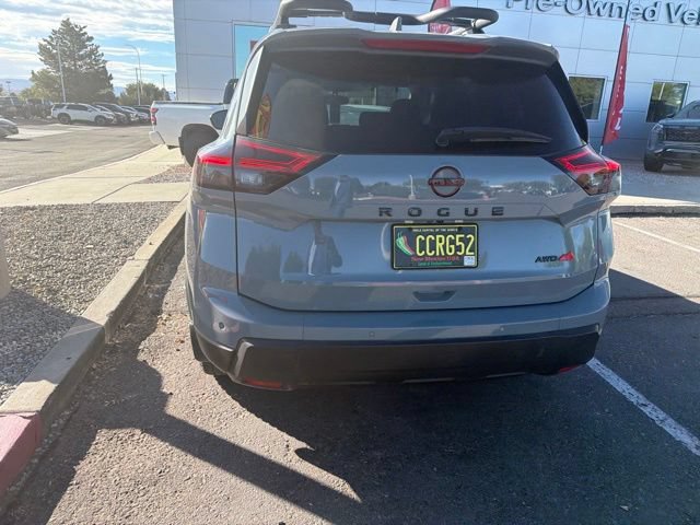 Used 2025 Nissan Rogue SV AWD/4WD image 17