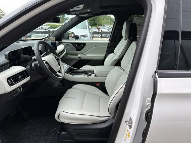 New 2026 Lincoln Aviator Black Label w/ Jet Appearance Package AWD/4WD image 13