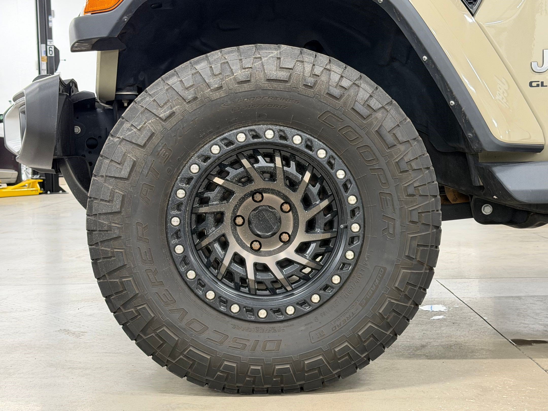 Used 2022 Jeep Gladiator Overland w/ Popular Equipment Package AWD/4WD image 12