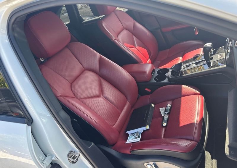 Used 2023 Porsche Macan Turbo image 6