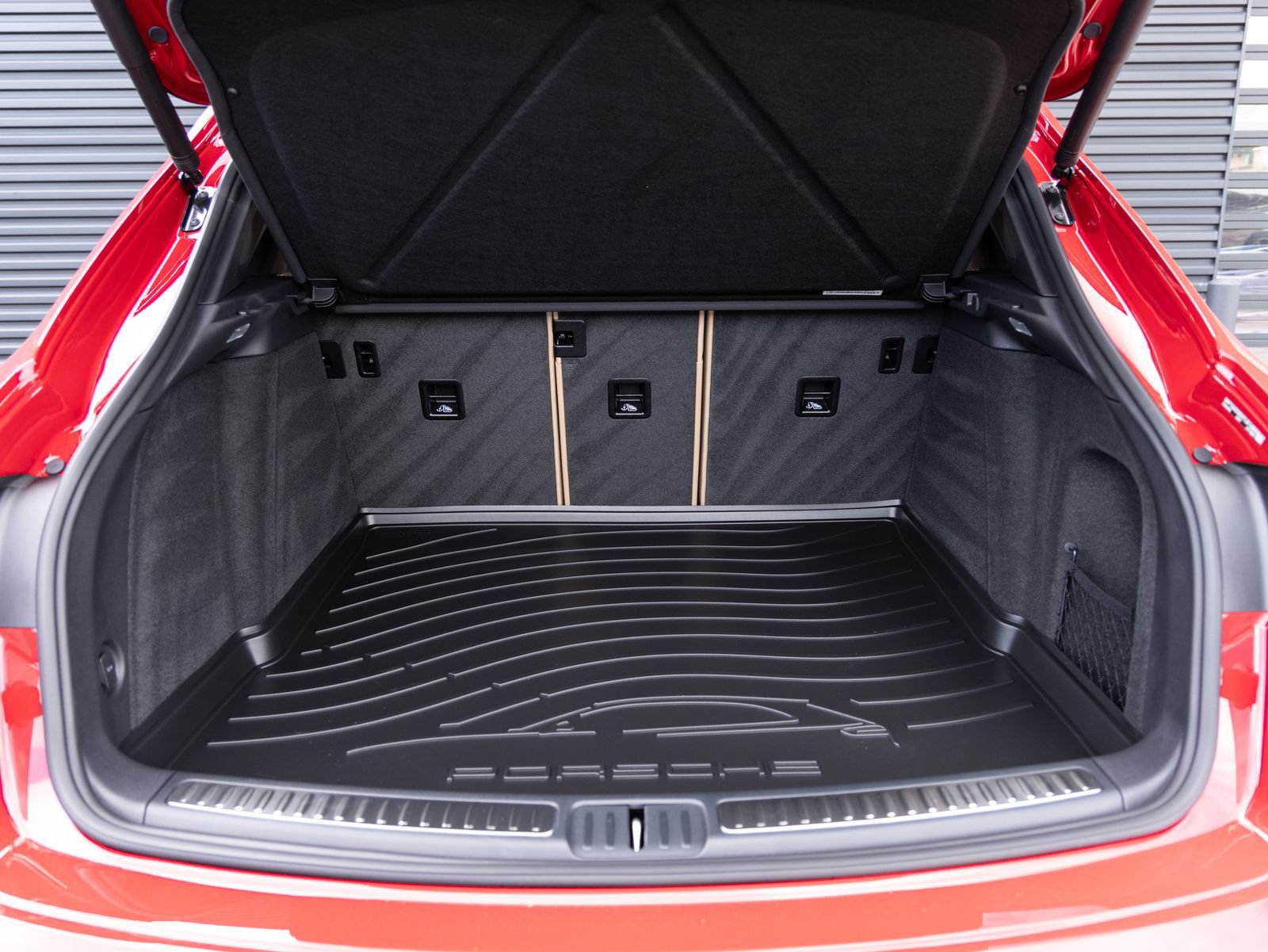 Certified 2026 Porsche Macan AWD/4WD image 28