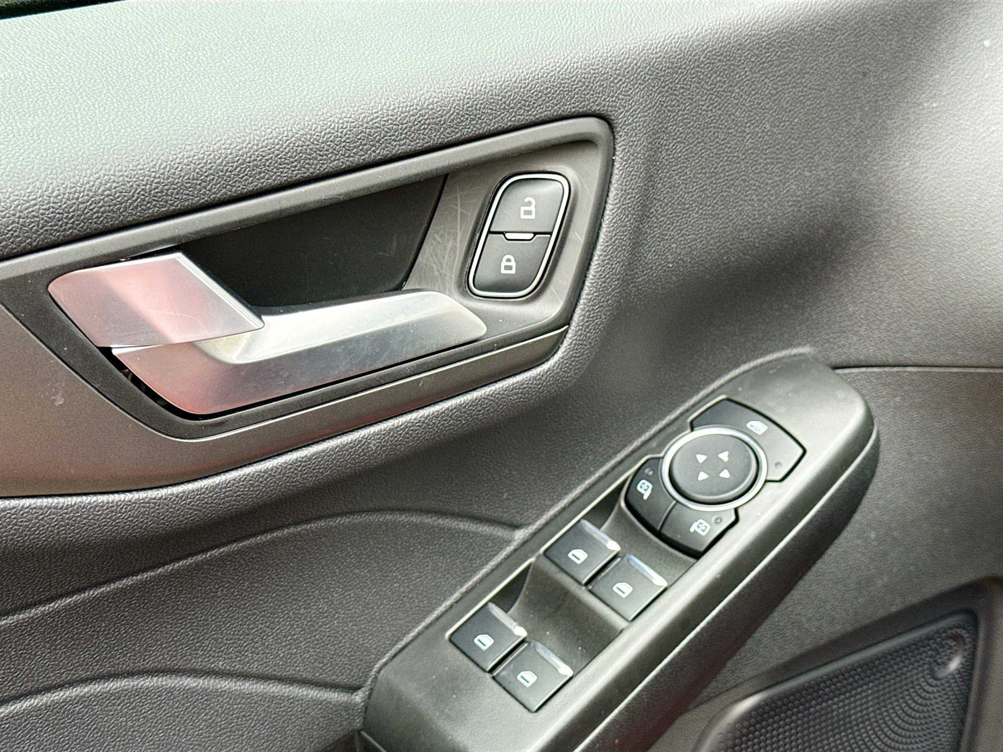 New 2025 Ford Escape SE FWD image 8
