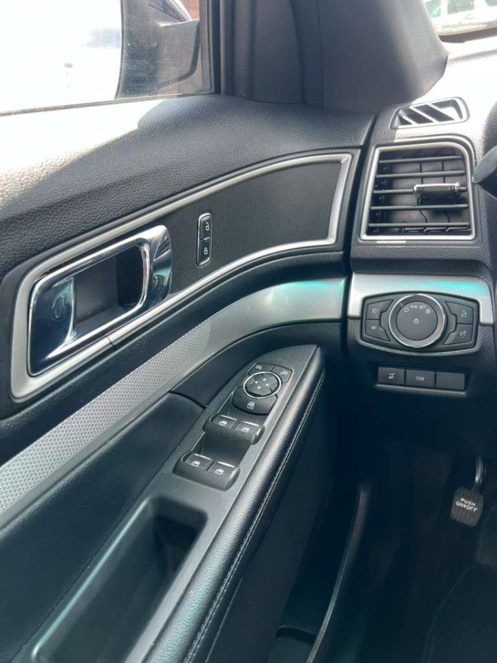Used 2016 Ford Explorer XLT w/ Equipment Group 202A image 32