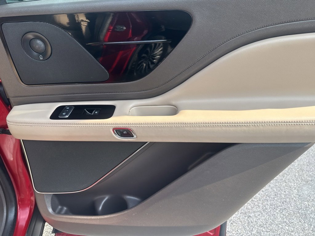 Used 2021 Lincoln Aviator Reserve w/ Elements Package Plus image 12