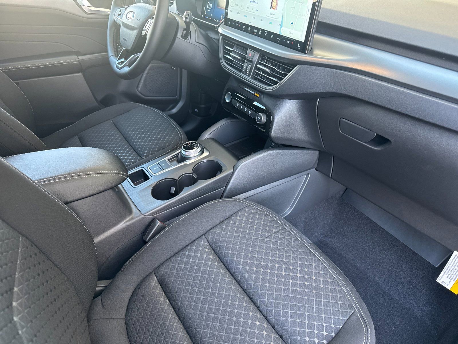New 2025 Ford Escape Active w/ Active Premium Tech Pack image 17