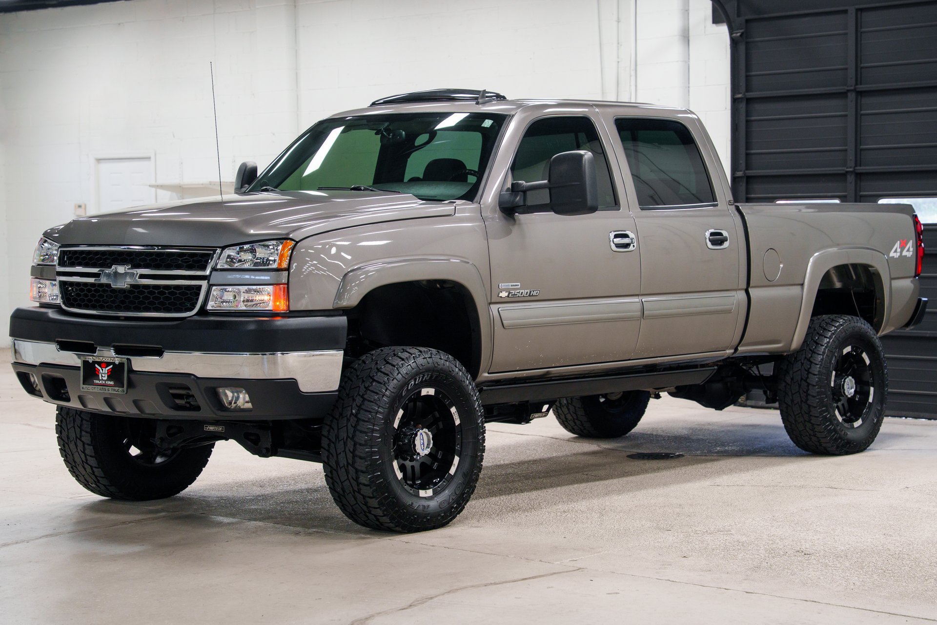 Used 2007 Chevrolet Silverado 2500 LT w/ Heavy-Duty Power Package AWD/4WD image 1