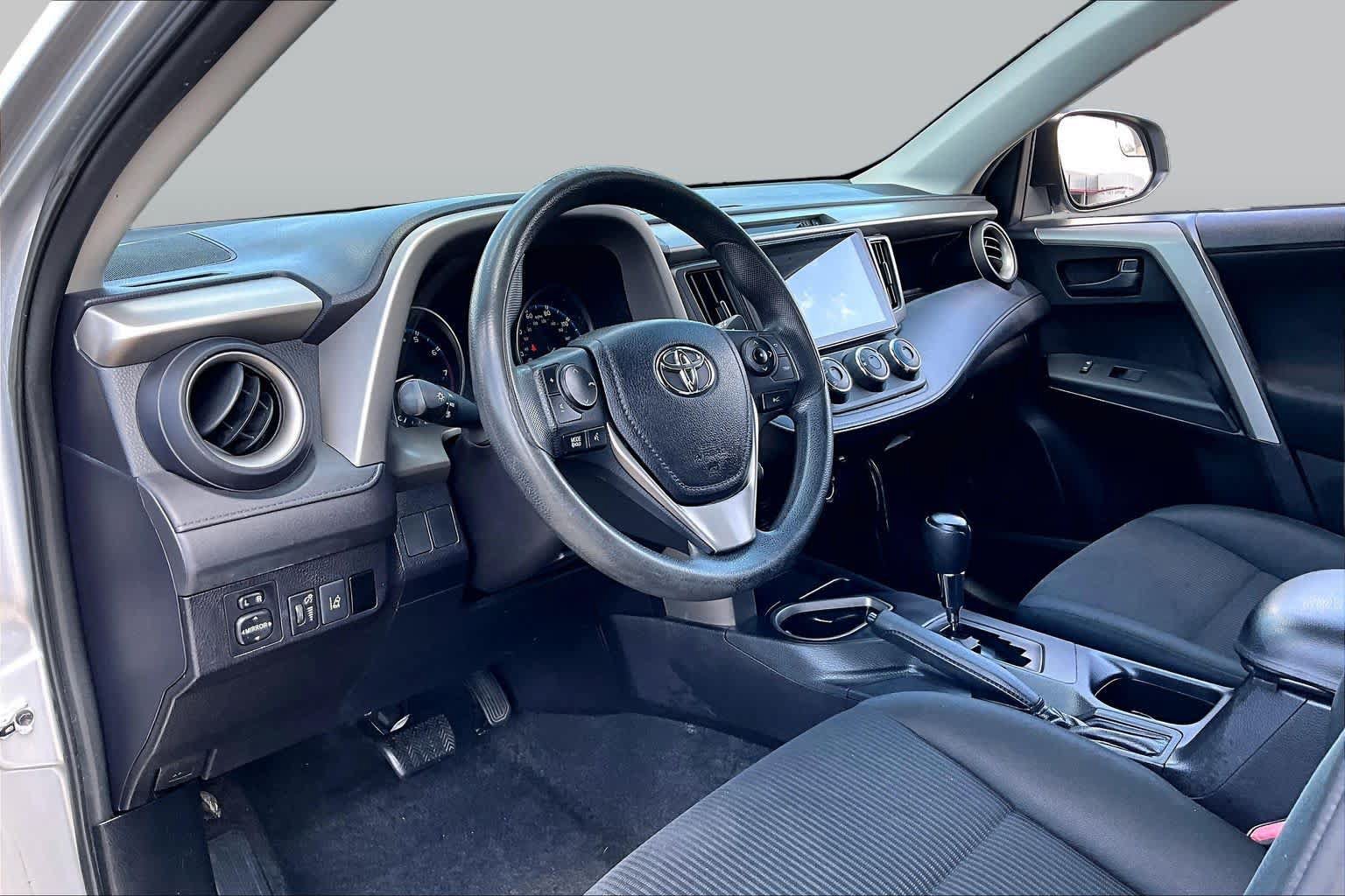 Used 2017 Toyota RAV4 LE FWD image 18